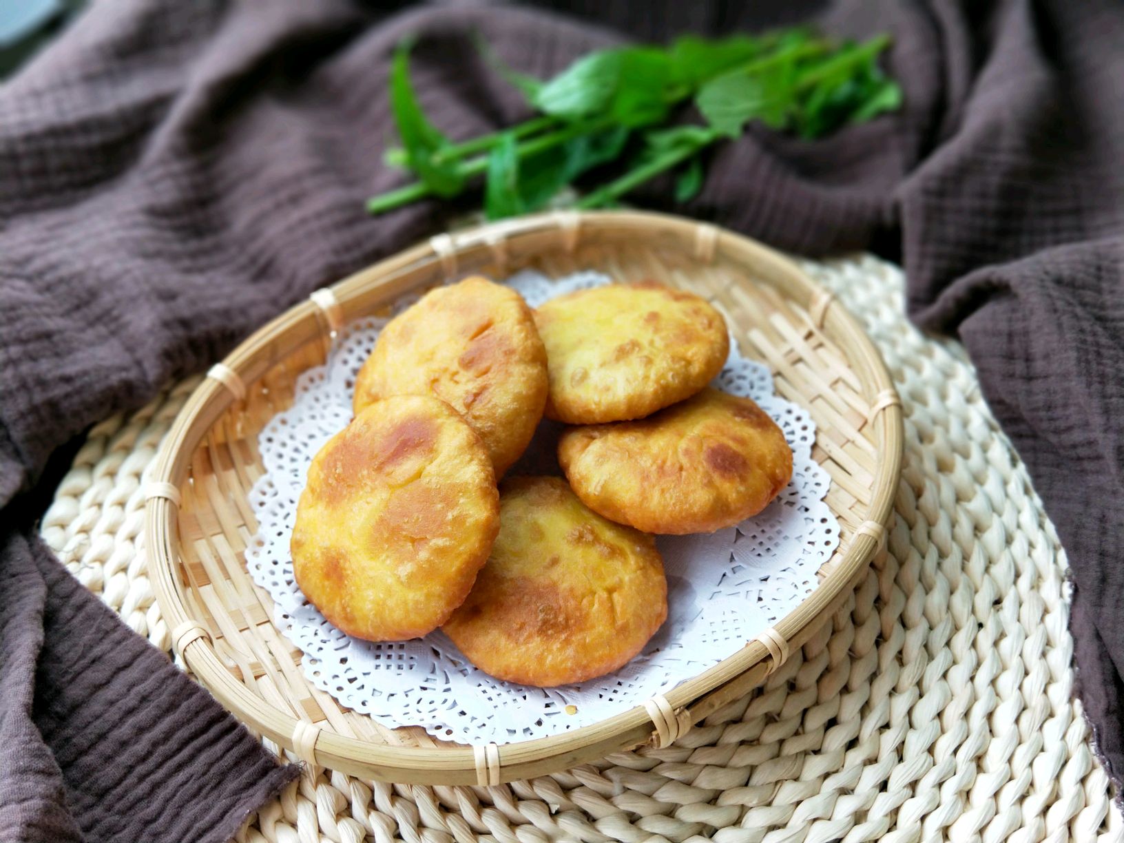 你吃过炸糖饼吗面粉做出糯米粉的口感特简单孩子嚷着吃