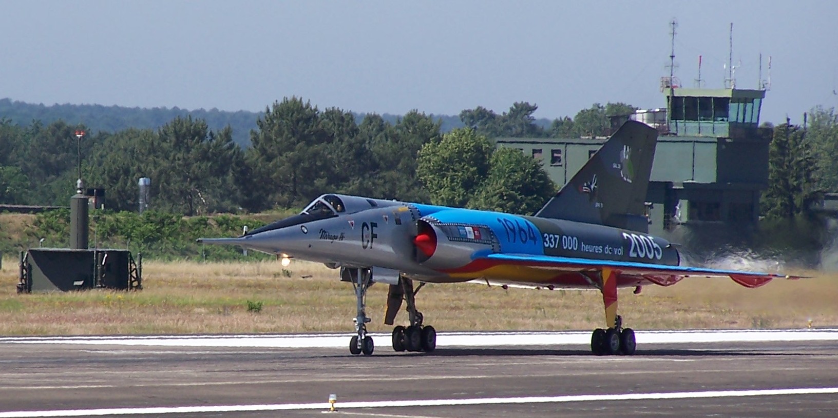 幻影4轰炸机,自带刺客攻击属性,具备极强低空突防本领!