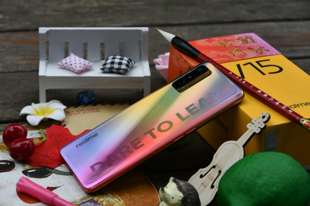 realme v15图赏:美,轻,薄,将国潮与科技完美融合