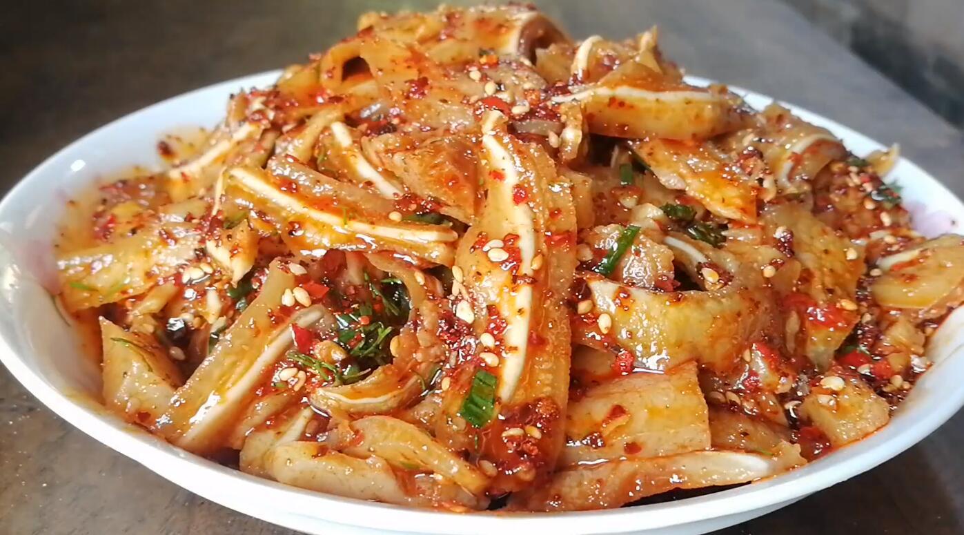 教你做凉拌猪耳朵,香辣脆爽又美味