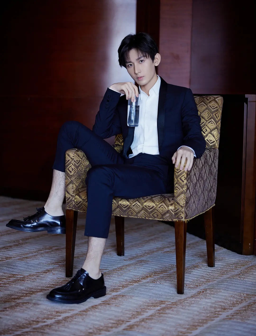 娱乐圈那些体毛浓密的男星:黄子韬被调侃叫毛桃,成毅被劝穿袜子