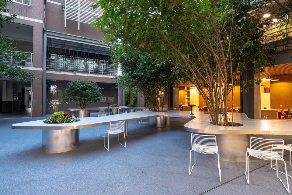 办公庭院设计新名词树桌花园