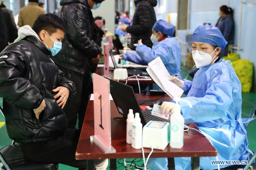 A man registers for the COVID-19 vaccination at a temporary vaccination site in Haidian District of Beijing, capital of China, Jan. 6, 2021. (Xinhua/Zhang Yuwei)