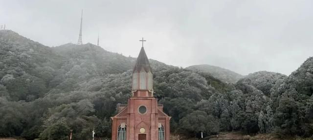 “小姐姐”差点被吹飞!今天,大容山结冰了,上山有提醒……休闲区蓝鸢梦想 - Www.slyday.coM