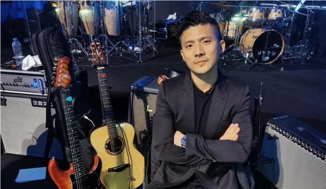 的实力,接下来再说两位大家都知道的音乐界扛把子——莫文蔚和吕俊哲