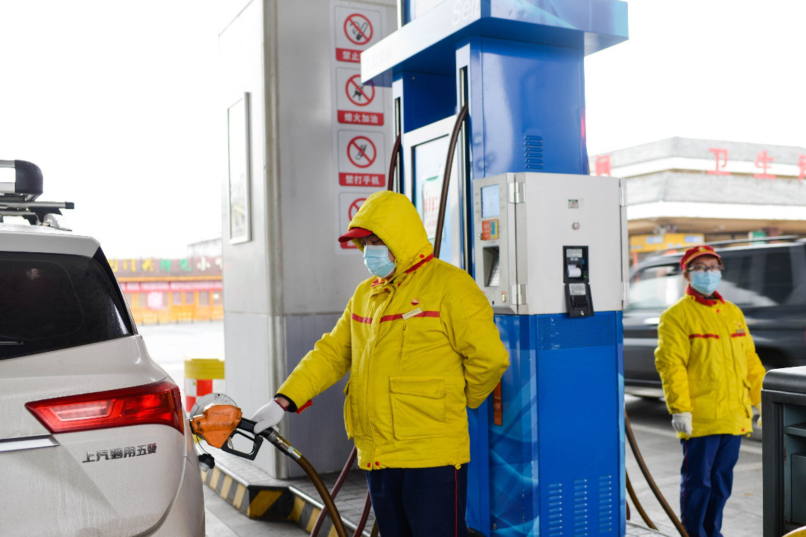 以客户为中心 他们是高速公路加油站上最美的"风景"