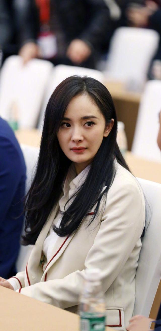 杨幂生图曝光,皮肤松弛黯然无光,还有这么厚的双下巴