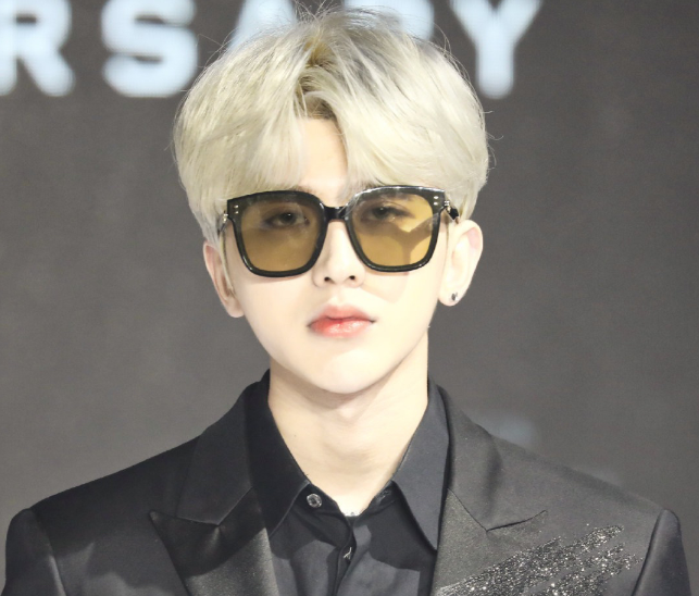 蔡徐坤baby跑男后再同台这打扮确定不是豪门姐弟