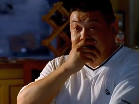 当年冯小刚执导的电影《没完没了》中,傅彪饰演的阮大伟在看完点球