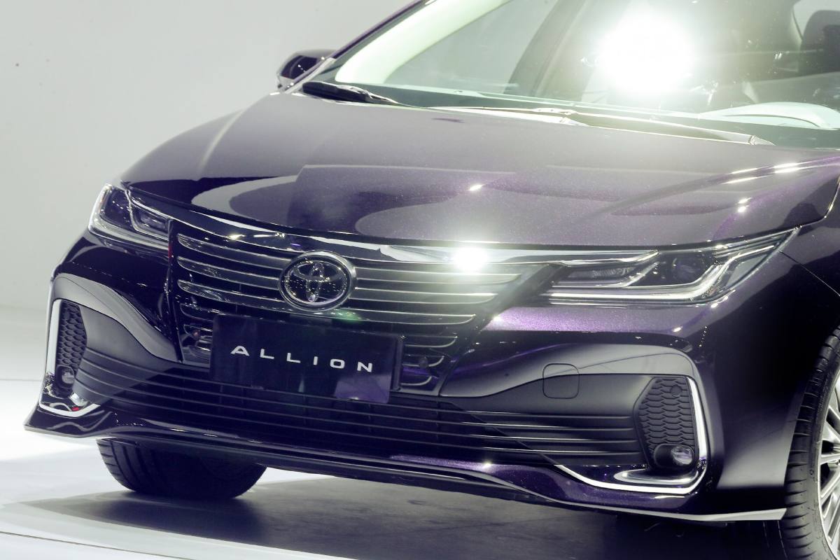 一汽丰田在广州车展上高调发布了一款全球新车——allion,该车定位在