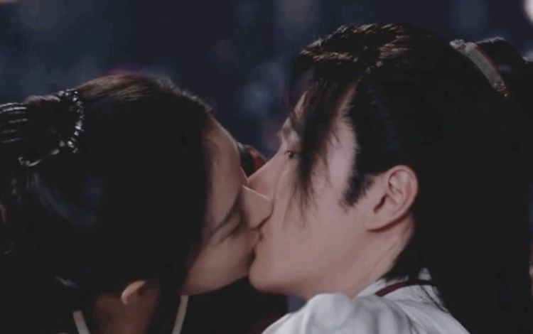 有翡5毛特效王一博赵丽颖天台吻戏超尴尬被嘲致敬et