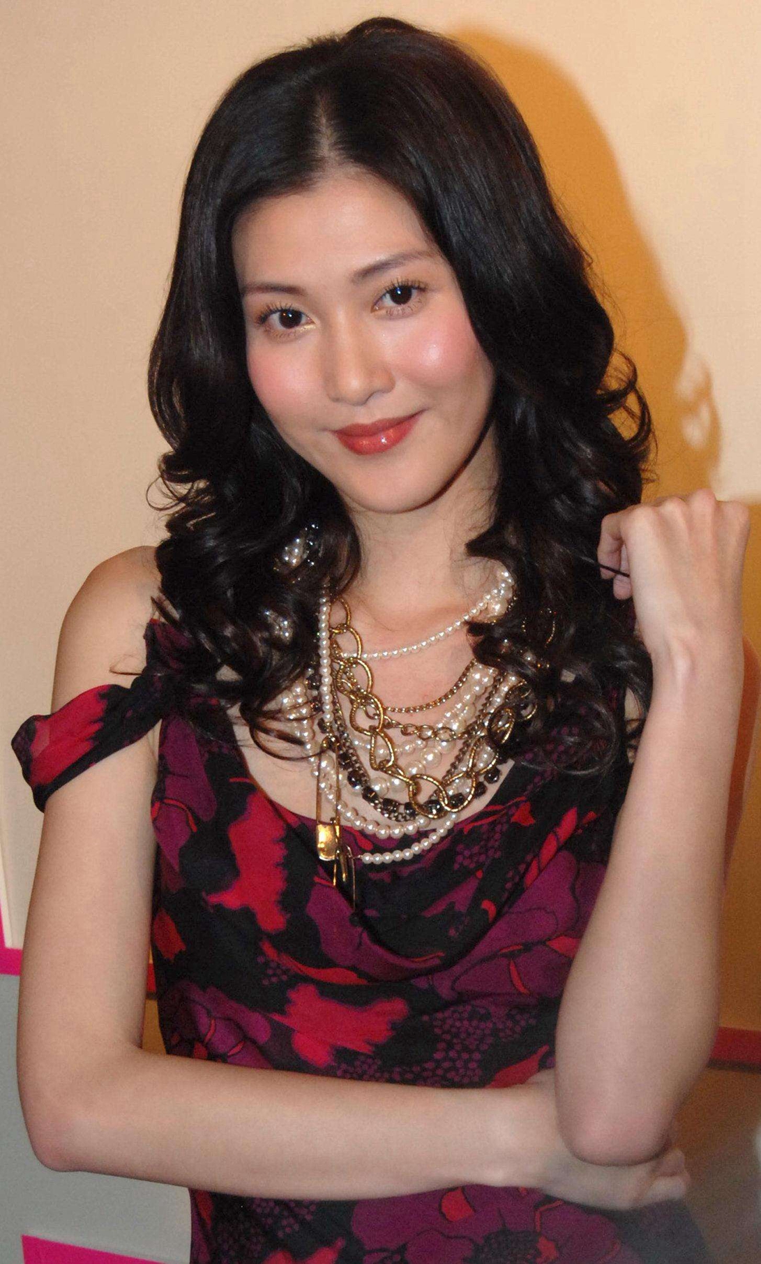 香港出美女,她们个个美若天仙,张曼玉周慧敏上榜,谁是你的女神|万绮雯