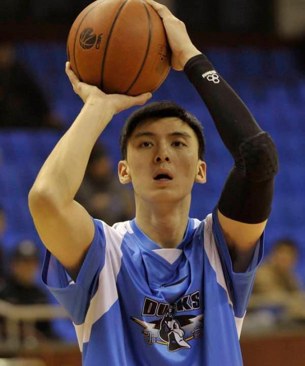 首钢男篮一年两位冠军成员英年早逝,都是来自辽宁的大前锋|韩崇凯