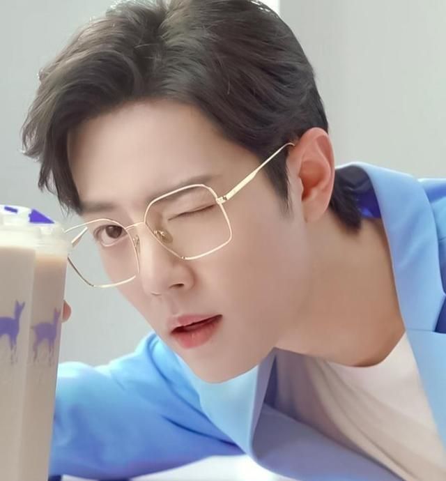 肖战|小鹿|咖啡_新浪新闻