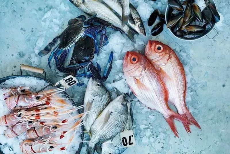 2,鱼腥味不喜欢马厩味,该怎么解决呢?其实多醒醒酒就可以改善一些.