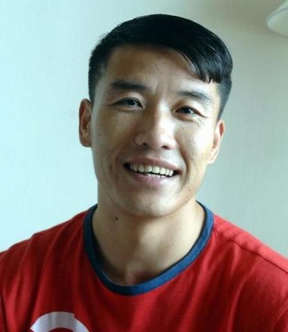 他被赵本山开除后,他转身投奔潘长江,今带着女儿一起走红|开除|关小平