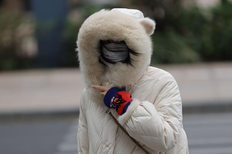 街拍深圳深圳降温早起遭遇寒风