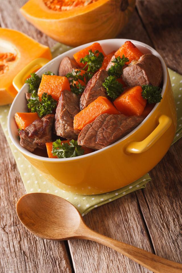 牛肉焖南瓜,香甜软嫩,营养丰富的家常菜,做法简单,拌饭超美味