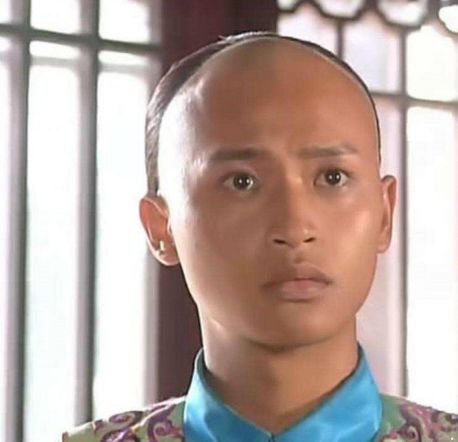 《还珠格格》:尔泰虽说是小透明,但是深藏不露