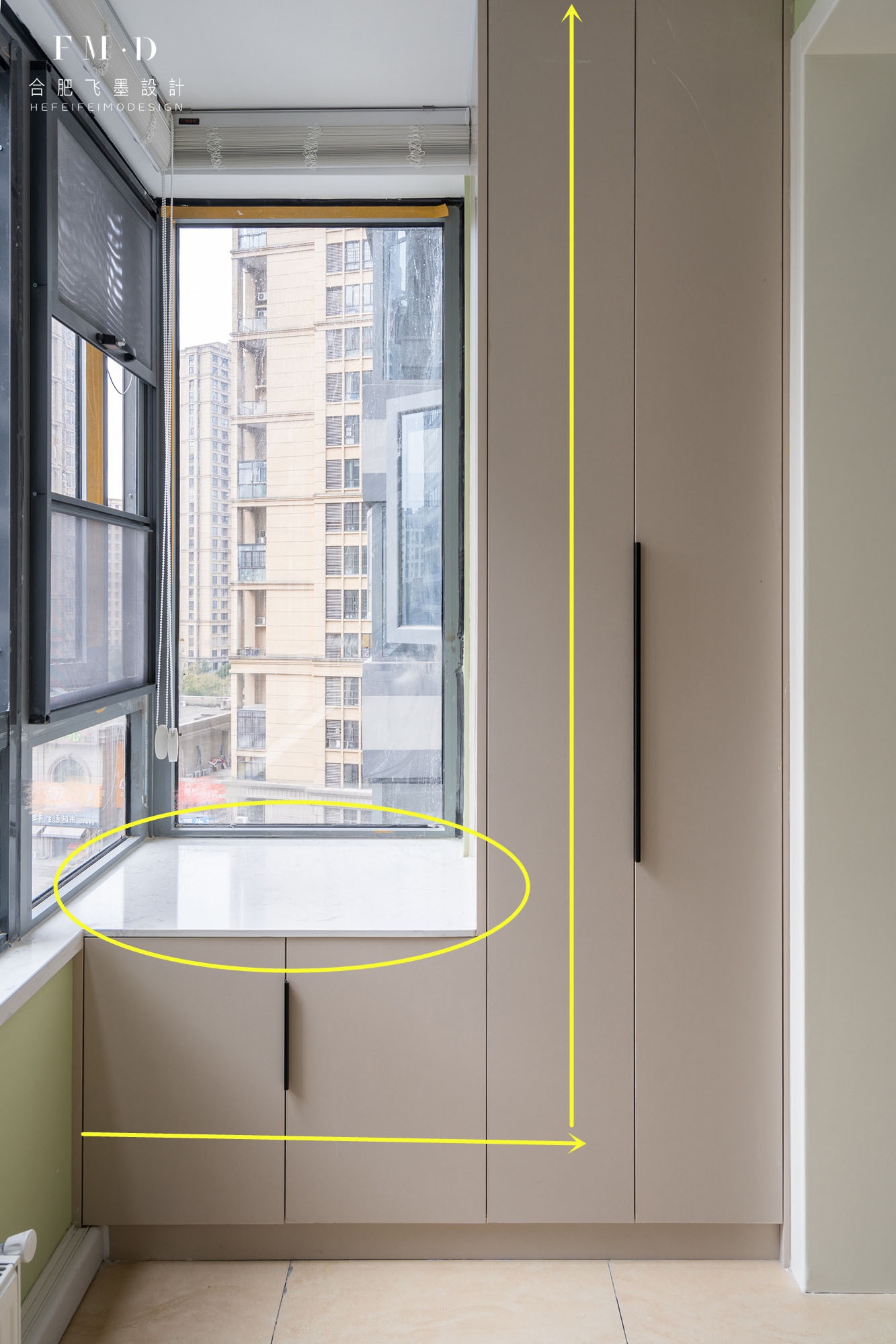 就铺石材,不怕晒不怕水,下面一排储物柜也能多多少少起到收纳效果哦