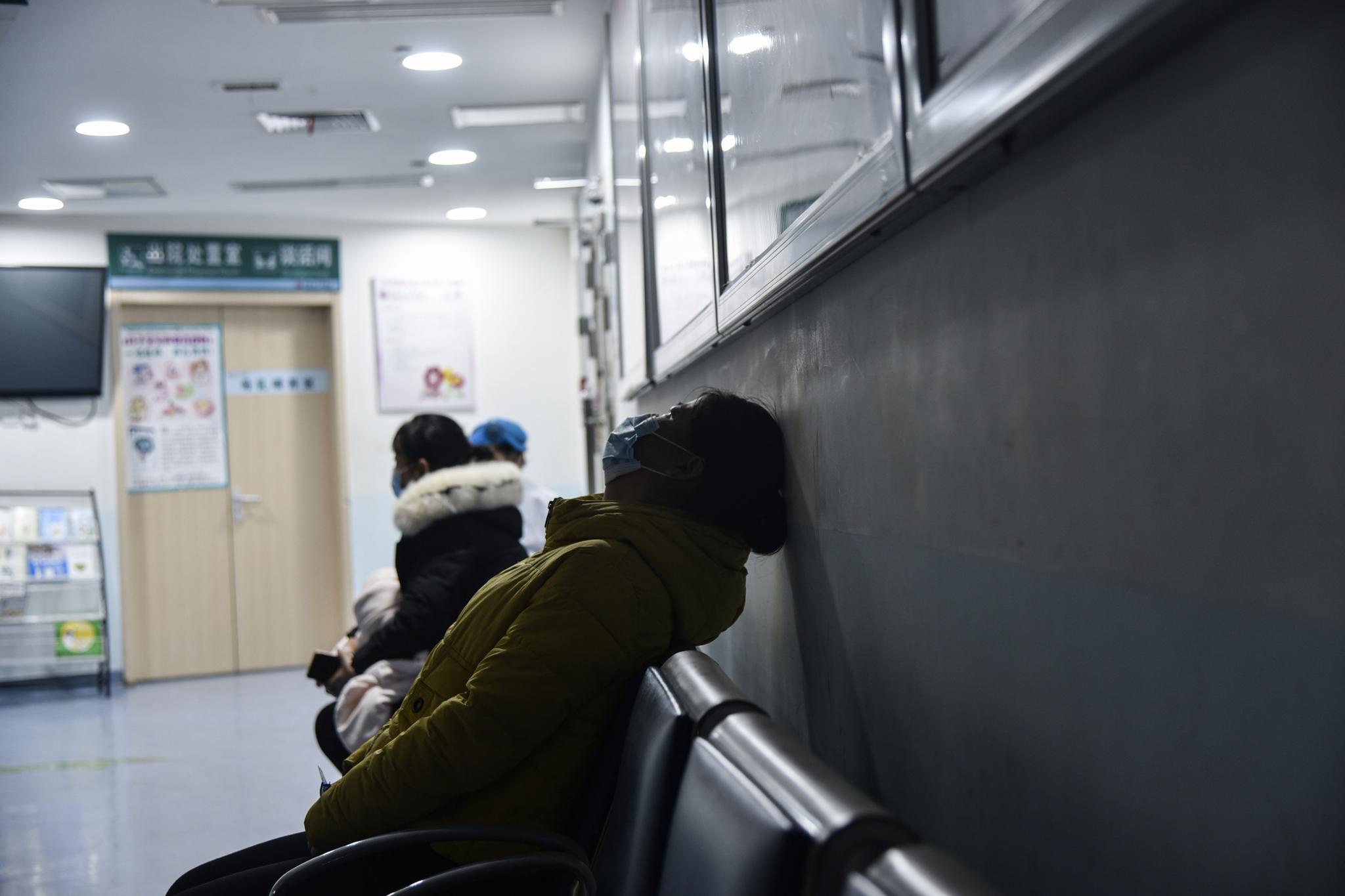 湖南一早产儿从出生就没离开过icu,父母每天门外蹲守眼泪哭干|重症