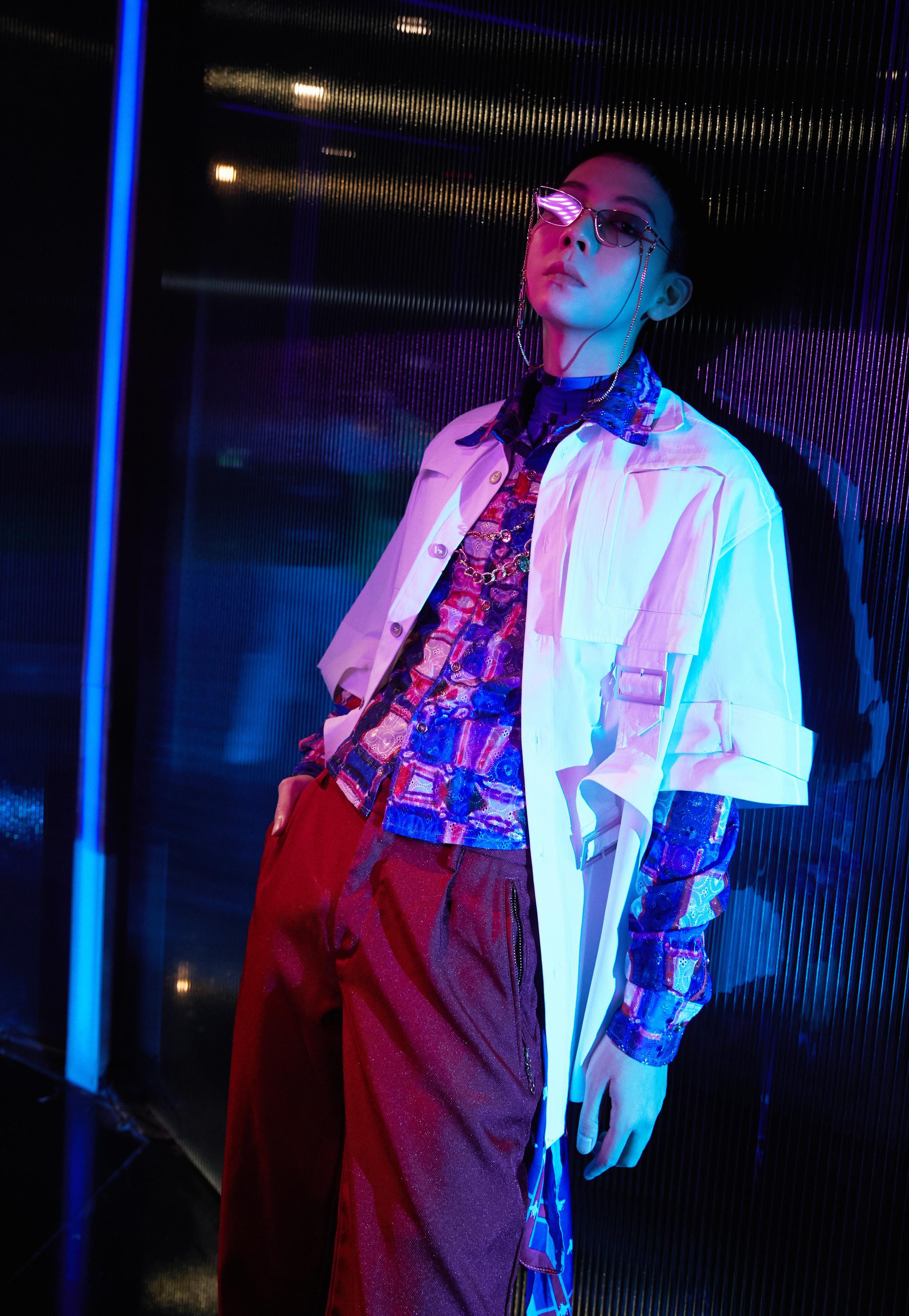 胡夏追光吧哥哥二公突破造型曝光