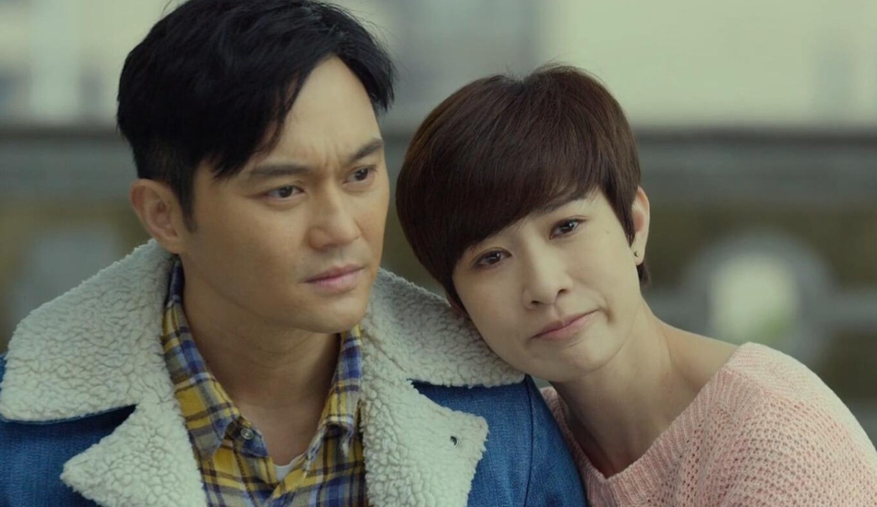 不知不觉间,由薛家燕,张智霖,佘诗曼,马浚伟等主演的《十月初五的月光