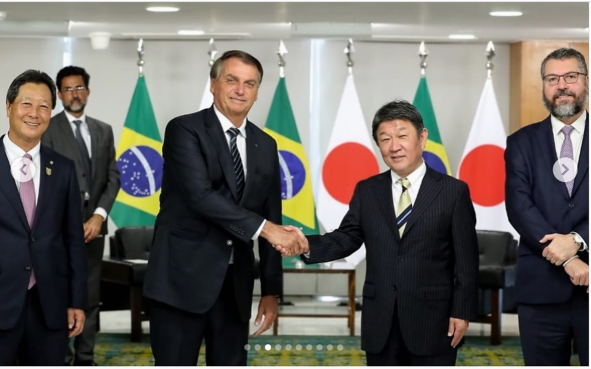 巴西总统会见日本外相坚持"信念"拒戴口罩