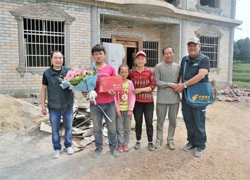 林万东:高考713分,收到清华录取通知书时,正和母亲在工地搬砖|阿都|母亲|搬砖_新浪新闻