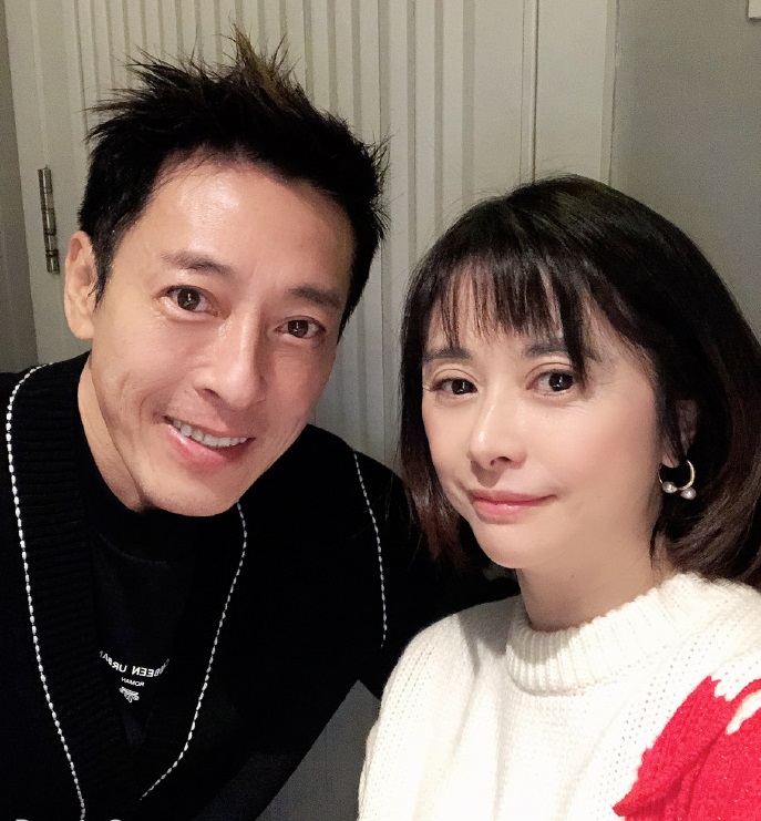 45岁“仪琳小师妹”和吕颂贤合影:25年过去了他们仍旧没老|何美钿|笑傲江湖_新浪娱乐_新浪新闻