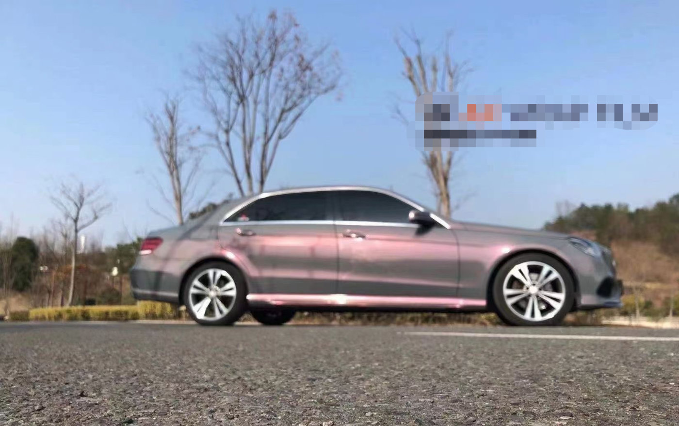 奔驰e改色魅影星空灰流光溢彩的你更让女性喜爱了