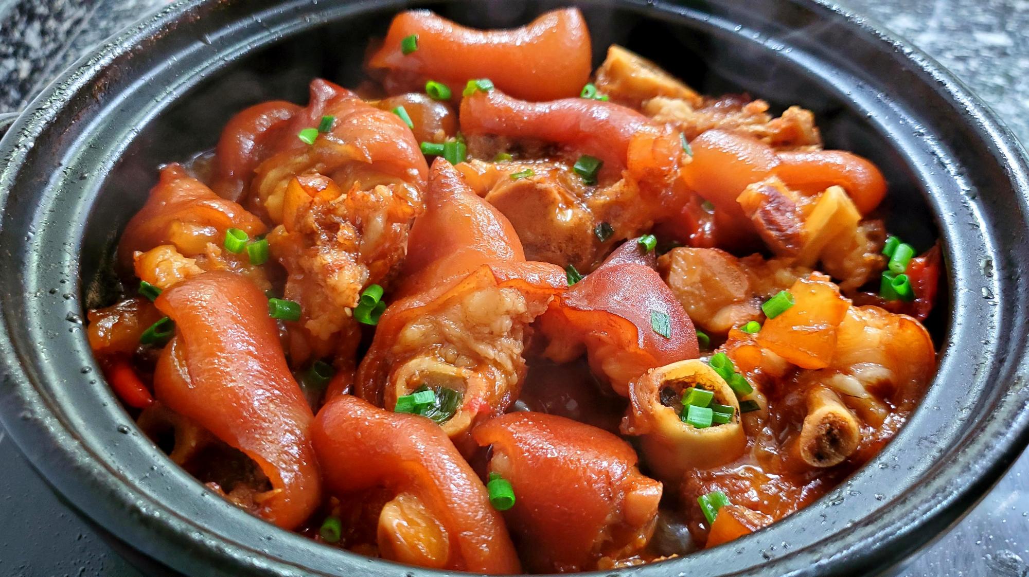 过年买猪蹄都想买前蹄但你不知道后蹄会假装成前蹄卖