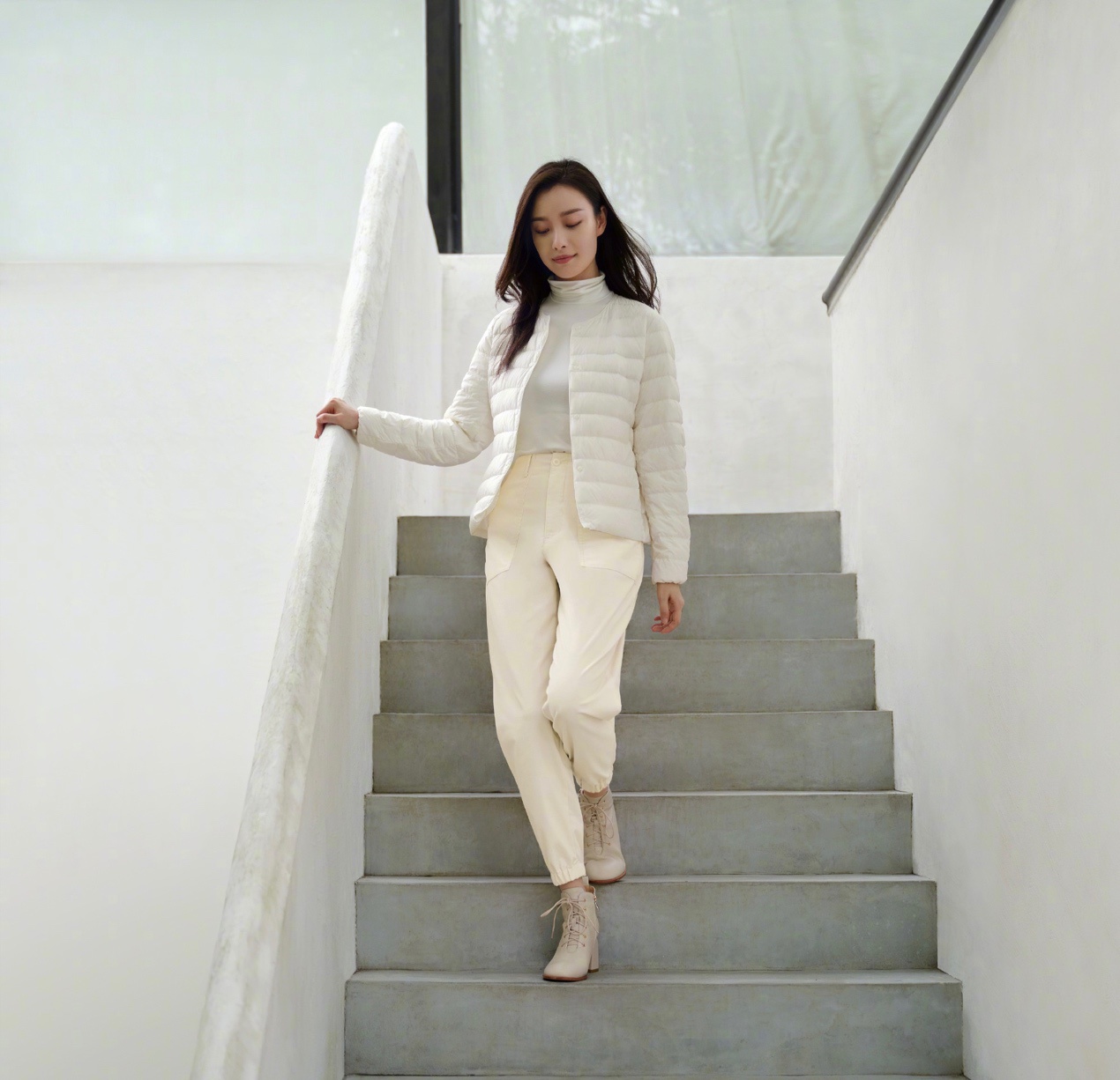 倪妮的睡衣风够高级姜黄色不仅不显黑还很慵懒立领超显脸小