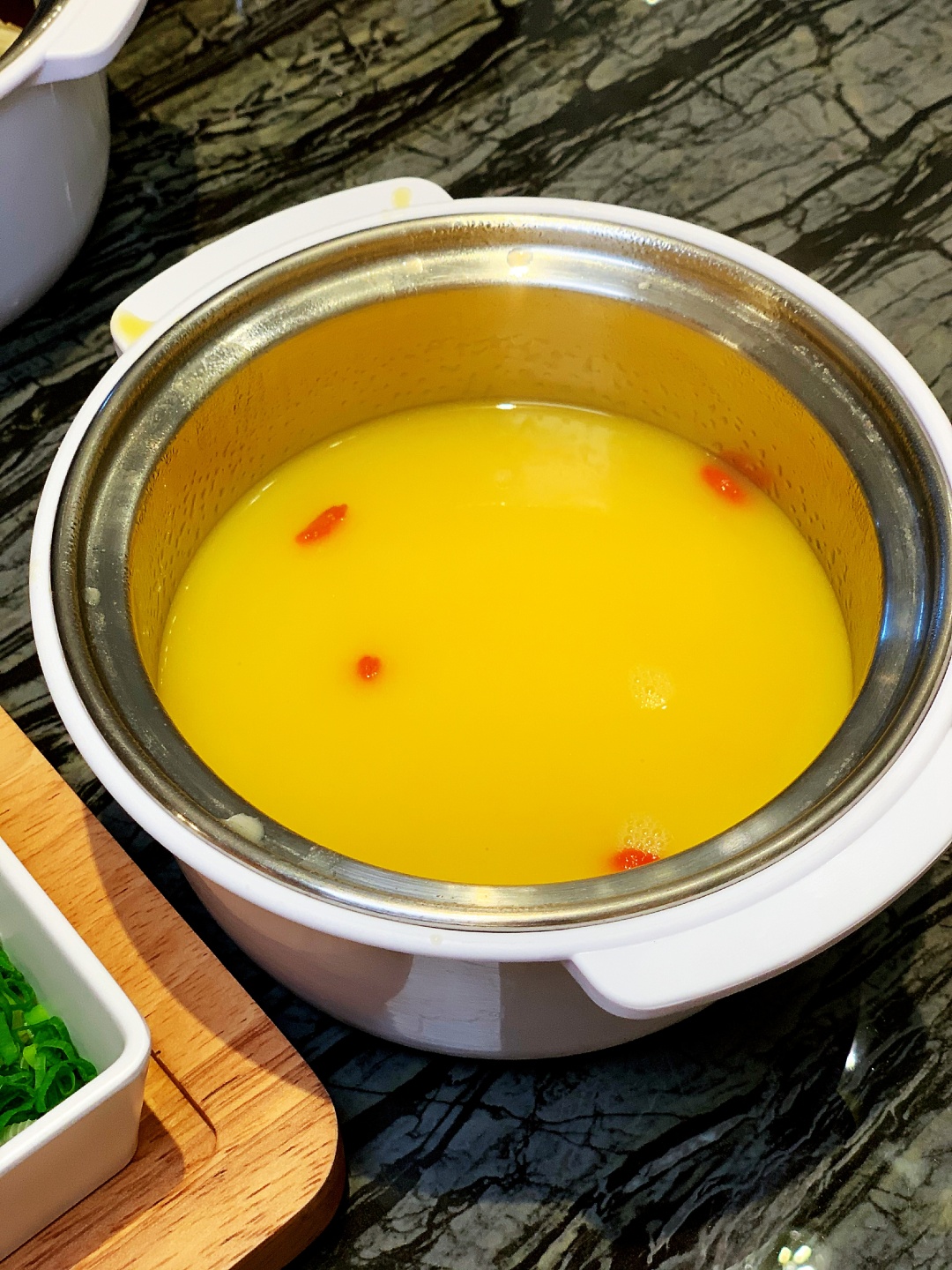 金汤锅底一进门就被这家店的环境征服,不仅装修好看,风格还特别的时尚