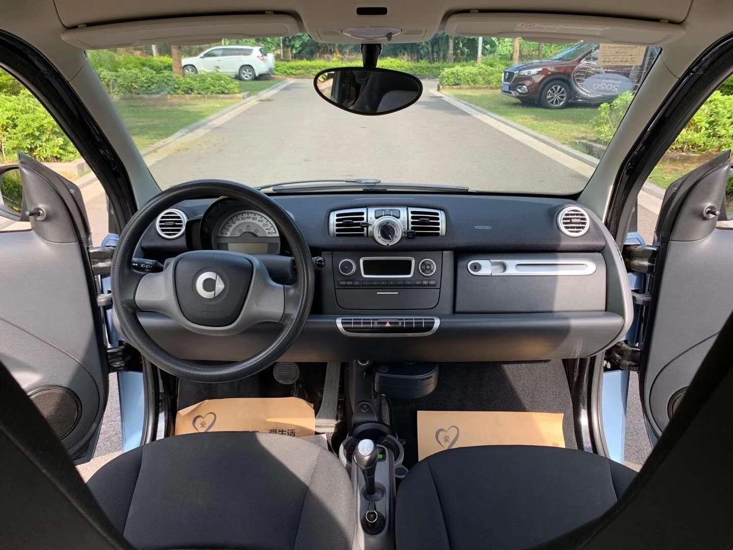 2015年奔驰斯玛特售价48万是一部迷人的小型汽车俗称小精灵