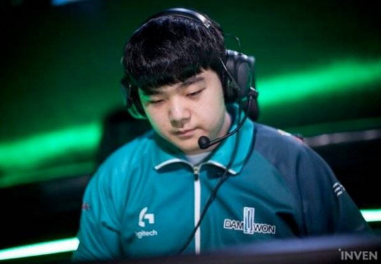 真野王!冠军打野canyon新赛季16胜1负94%胜率上大师