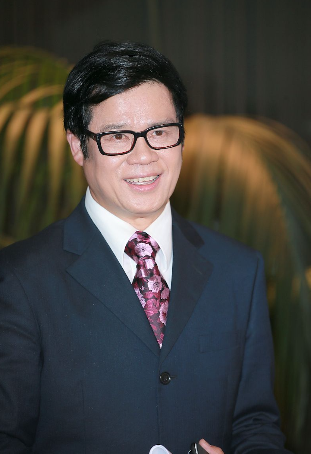 tvb隐形富豪安德尊罕聊感情默认与助理交往20年坦言无意结婚