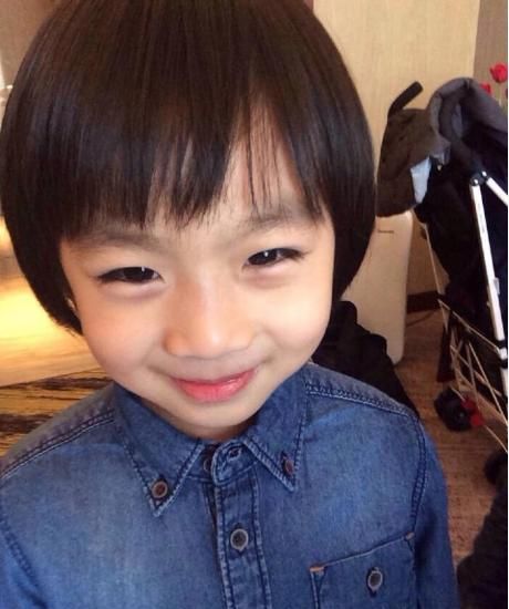 11岁kimi照片被曝光看到真实颜值后网友难怪林志颖不晒了
