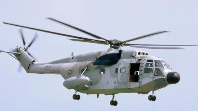 超级黄蜂积厚流光的法兰西经典款中型直升机