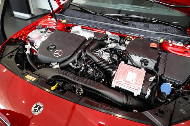 16万不到就能买奔驰到店实拍a180l开上它秒变精致女孩