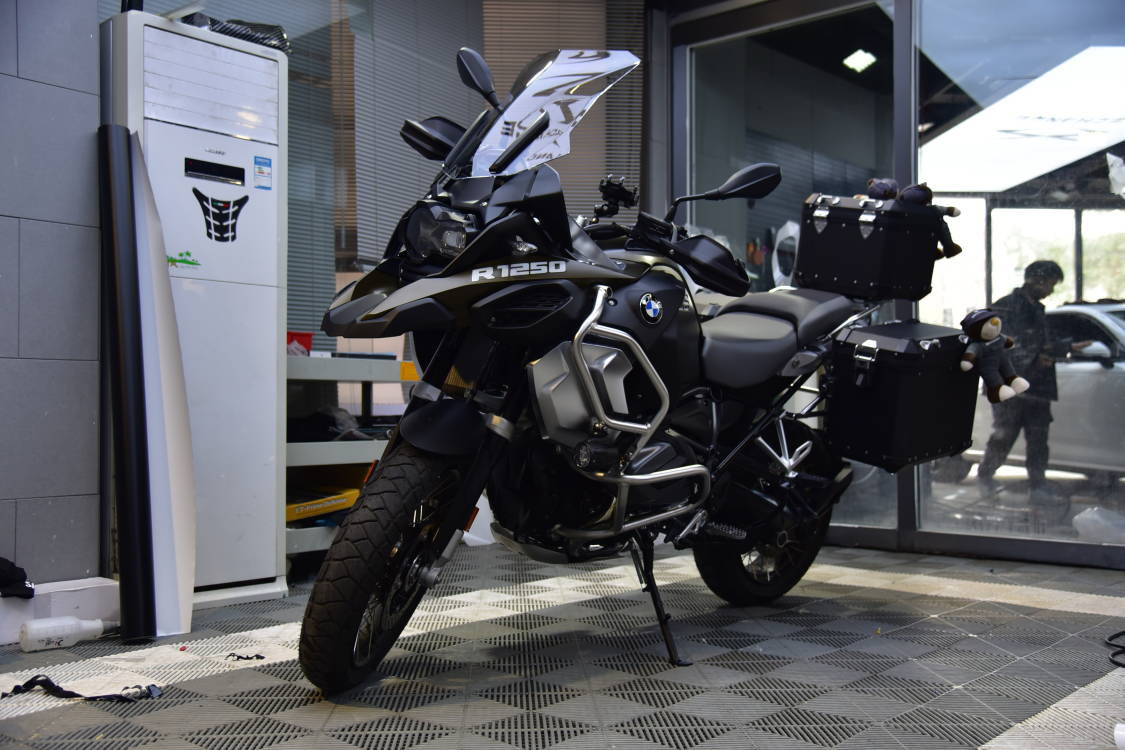 摩托车界的越野王宝马r1250gs贴隐形车衣花多少钱