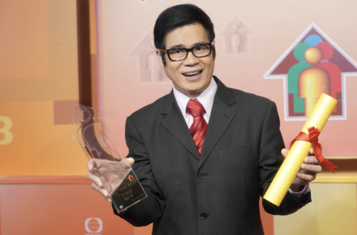 tvb隐形富豪安德尊罕聊感情默认与助理交往20年坦言无意结婚