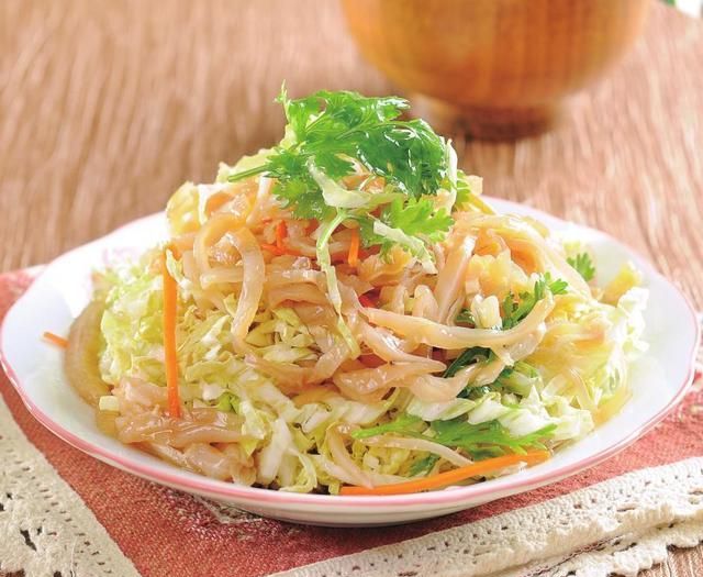 加点海鲜拌一拌,清口爽脆,下饭又解腻|海蜇|海蜇皮|大白菜_新浪新闻