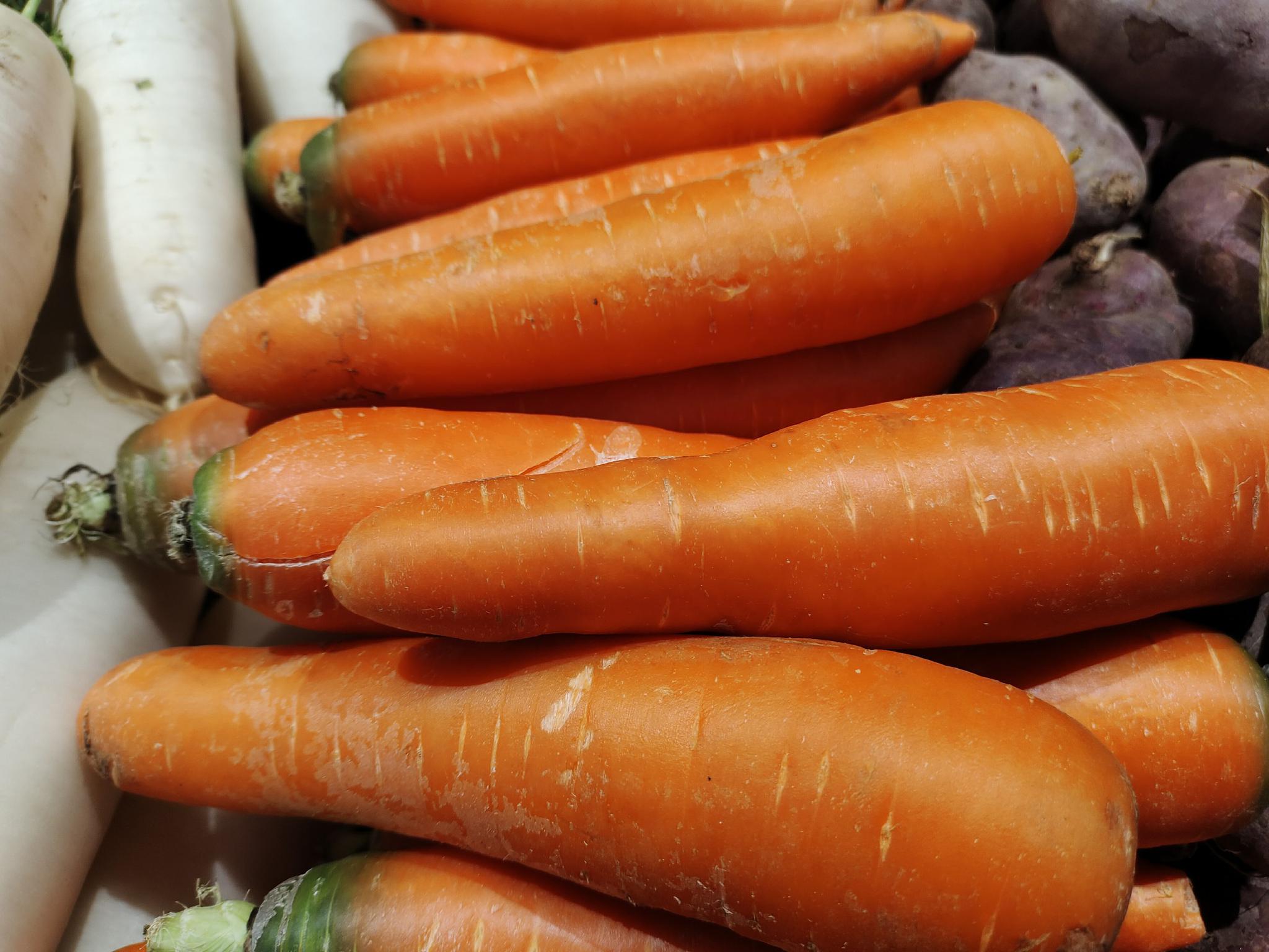 为什么超市的胡萝卜干净又光滑?老菜农教你如何挑选,好吃又新鲜
