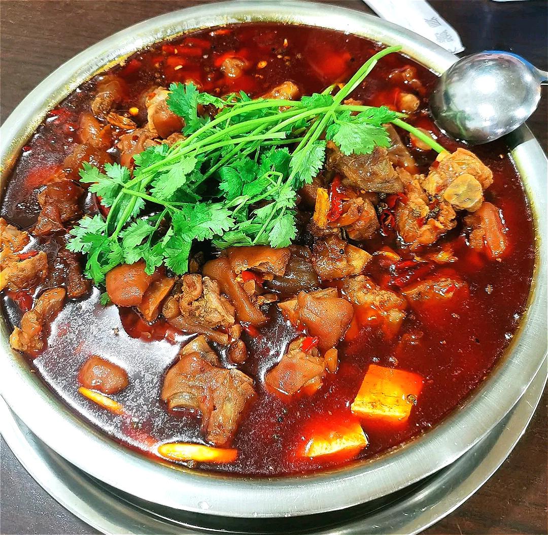 重庆磁器口的"神级"蹄花火锅!软嫩耙糯,香辣醇厚