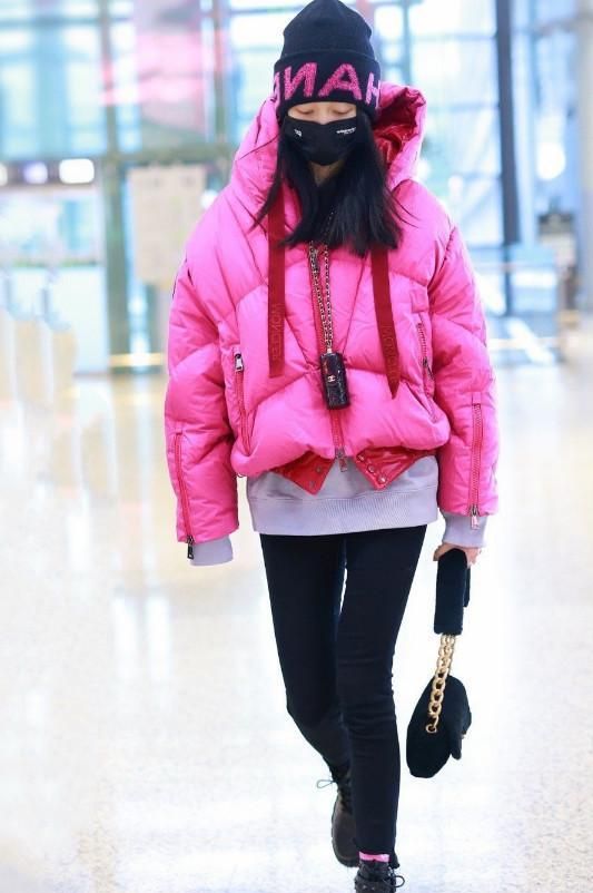 留意她秀出的身材,谁还敢说她骨架壮|关晓彤|无痕|骨架_新浪新闻