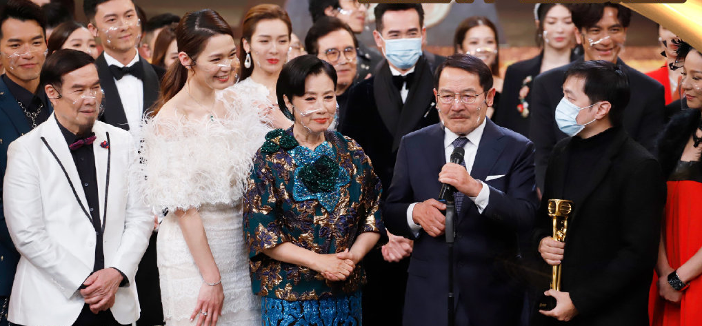 tvb颁奖礼:女星穿着个个大胆,王浩信获视帝老婆反应冷淡