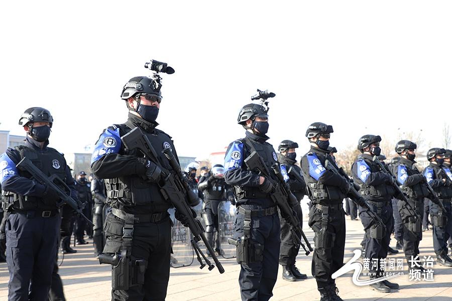 图为:特警风采图为:特警风采图为:人民警察风采图为:交警风采经统计