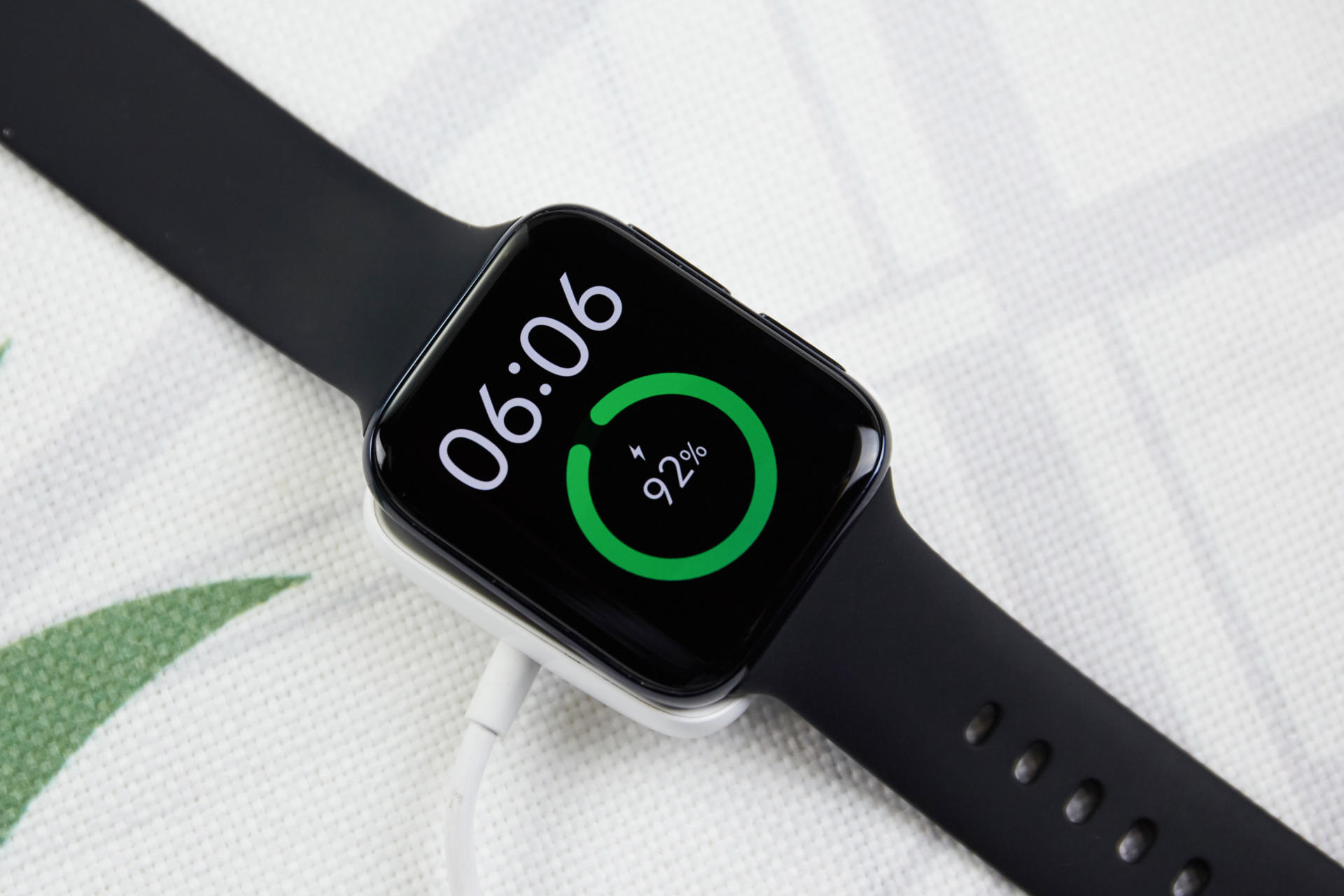 至少在我看来,oppo watch算是戴着舒服,能打电话,上网,支持各类常用