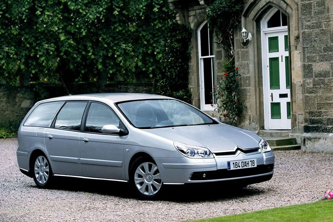 当然,雪铁龙c5的版本也是令人眼花缭乱,除了普通的三厢版本之外,还有